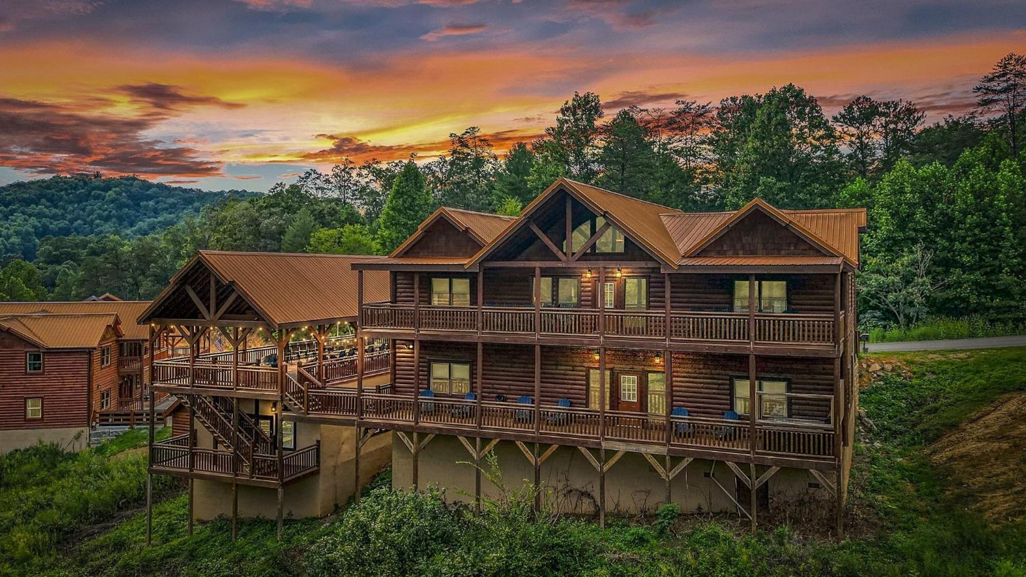Smokey'S Paradise By Avantstay Sleeps 22 Pool Sevierville Luaran gambar